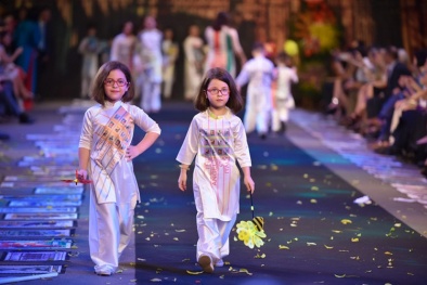 Hoa hậu Ngọc Hân tự tin sánh vai cùng 'những thiên thần nước Ý'