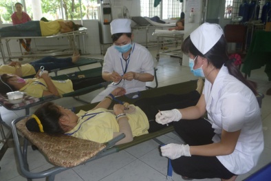 64 công nhân cùng nhập viện một ngày