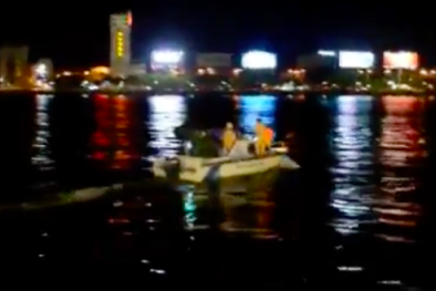Clip: Lật chìm tàu chở khách trên Sông Hàn Đà Nẵng