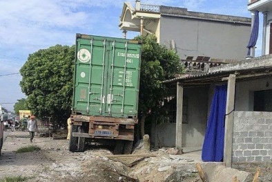 Hiện trường tan hoang vụ container 'cày nát' hàng loạt nhà dân giữa đêm