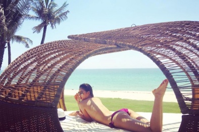 Phạm Hương, Lan Khuê có vi phạm khi cùng bán khỏa thân bên bờ biển?