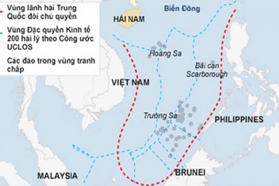 Trung Quốc trắng trợn phát tờ rơi 'nhận vơ' chủ quyền Biển Đông tại Shangri-La