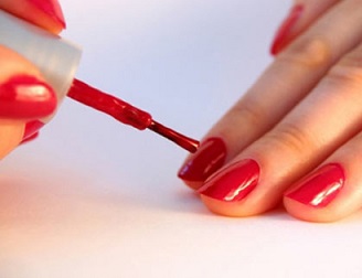 Rước bệnh ung thư da vì thú vui sơn móng tay 