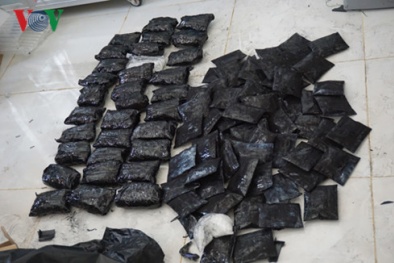 Bắt giữ 15 kg ma túy đá tuồn vào Việt Nam qua cửa khẩu Xa Mát