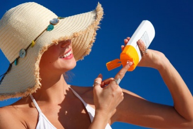Cách chọn kem chống nắng an toàn cho ngày đi biển
