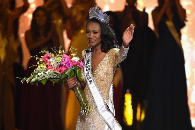  Nữ quân nhân da màu 'kém sắc' đăng quang Miss USA 2016