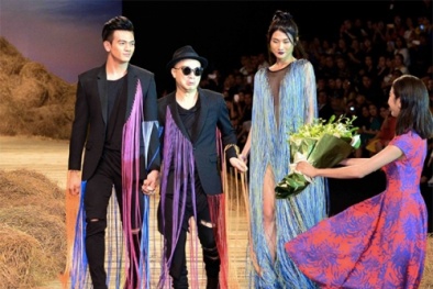 Vì sao NTK Đỗ Mạnh Cường từ chối bó hoa Á hậu Thúy Vân tặng? 