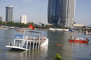 Vụ chìm tàu trên sông Hàn: Người dân đặt nghi vấn có chuyện 'bảo kê'