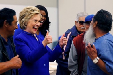 Bà Hillary Clinton trước cánh cửa lịch sử: Vẫn còn phải chờ xem