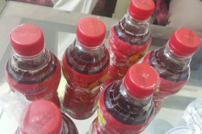 Thấy gì khi mở niêm phong chai Dr. Thanh có dị vật ở Thanh Hóa?