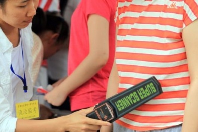 Trung Quốc: Mặc áo lót gọng kim loại đi thi đại học cũng sẽ thành 'tội đồ'