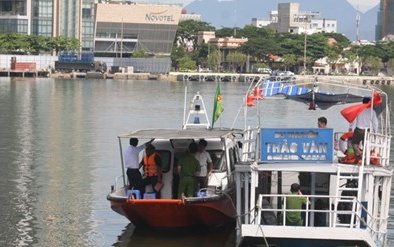 Vụ chìm tàu trên sông Hàn: Ai chịu trách nhiệm?