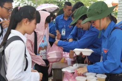 Kỳ thi THPT Quốc gia 2016: Ấm lòng 4.000 suất cơm miễn phí cho thí sinh