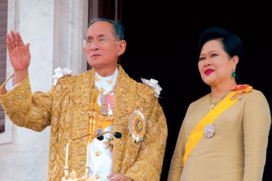 Choáng ngợp số tài sản 'khủng khiếp' của Vua và Hoàng hậu Thái Lan