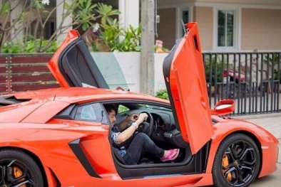 Những bức ảnh gây sốc về cuộc sống xa hoa của cậu ấm cô chiêu Trung Quốc