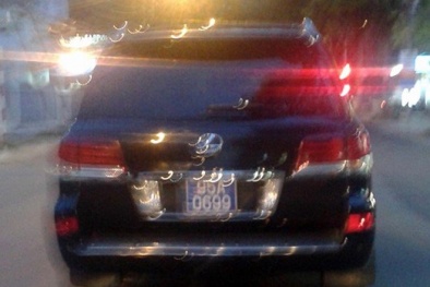 Lexus của Phó chủ tịch tỉnh gắn biển xanh tồn kho
