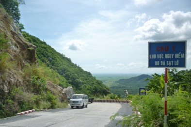 Tạm đóng cửa đường lên núi Cấm