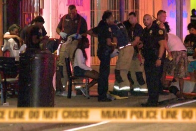 Thảm cảnh kinh hoàng sau vụ xả súng giết chết 50 người tại hộp đêm Mỹ 