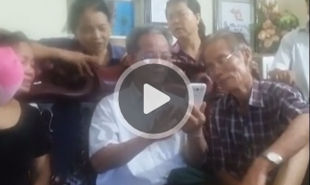 Video: Bố phi công Nguyễn Hữu Cường bật khóc hạnh phúc 'Con tôi sống rồi'