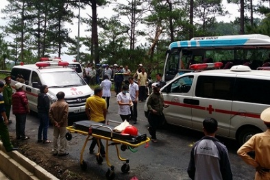 Khắc phục hậu quả tai nạn giao thông nghiêm trọng tại đèo Prenn làm 8 người chết