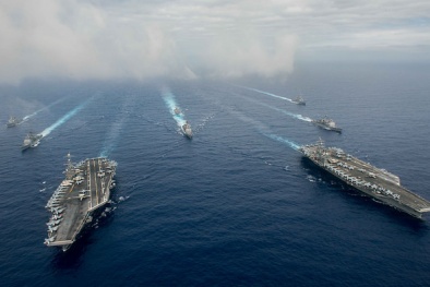 Mỹ 'gửi thông điệp' tới Trung Quốc bằng 146 máy bay, tàu chiến gần Biển Đông