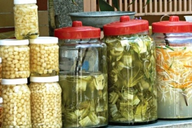 Dưa, cà muối rất ngon, nhưng những người này thì nên tránh xa