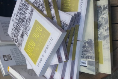 Làm sách sử để đi tìm những câu chuyện hay