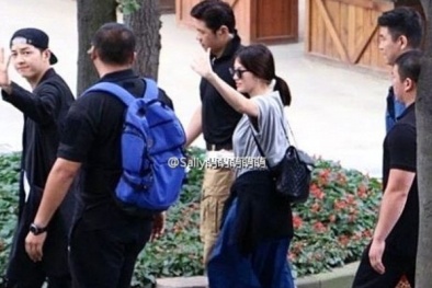 Song Joong Ki ga lăng, bao trọn máy bay cho ‘đàn chị’ Song Hye Kyo về nước