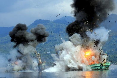 Trung Quốc ‘lu loa’ tố bị Indonesia bắn tan tàu cá ngay giữa Biển Đông