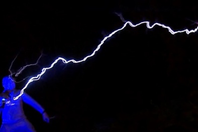 Muốn thiên lôi không hỏi thăm đừng tắm khi có sấm sét