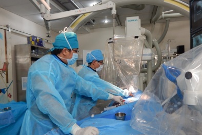 Bác sĩ Việt thi thố tay nghề trước 1.000 chuyên gia tim mạch thế giới