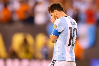 Tin sốc: Messi tuyên bố chia tay tuyển Argentina sau khi đá hỏng penalty