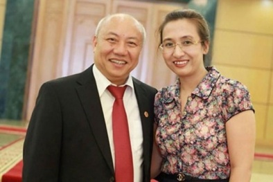 Người bạn đời có 'đôi tay vàng' hơn 21 tuổi của MC Thời sự 19h là ai?