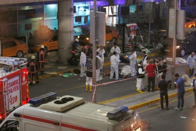 Dư luận sôi trào hay tin IS ‘nhuộm đỏ’ sân bay Thổ Nhĩ Kỳ, 36 người chết