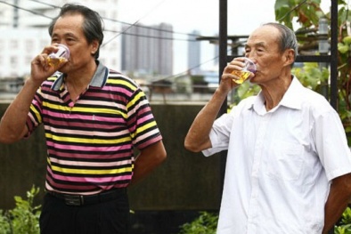 Trung Quốc: Kỳ lạ việc uống nước tiểu chữa bách bệnh