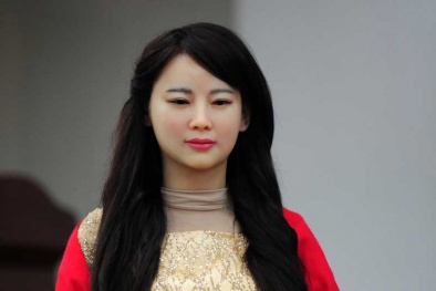Cận cảnh 'thánh nữ robot' tuyệt xinh như người thật của Trung Quốc