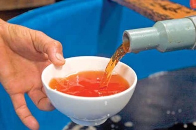 ‘Hô biến’ nước mắm giả thành nước mắm xịn nhờ hóa chất Trung Quốc