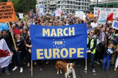 Hàng ngàn người biểu tình chống Brexit ở Anh