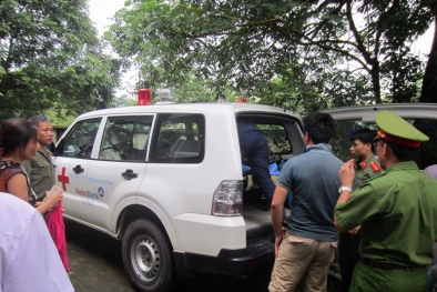 3 nữ sinh tình nguyện Ngoại thương gặp nạn: Cha mẹ khóc ngất ôm thi thể con