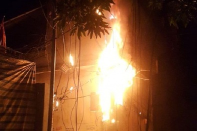 Cháy cột điện trong đêm, hàng trăm hộ dân khổ sở