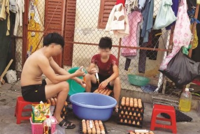 Bóc trần 'công nghệ' trứng gà nướng siêu bẩn với chất phụ gia, nước lã và cả hóa chất