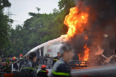 Những hình ảnh kinh hoàng về vụ cháy xe bồn, cây xăng Đền Lừ bị thiêu rụi