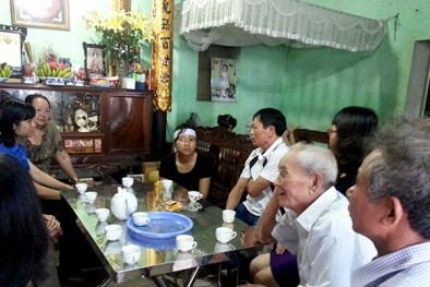 Tổng cục TCĐLCL thăm và tặng quà gia đình phi công - đại tá Trần Quang Khải