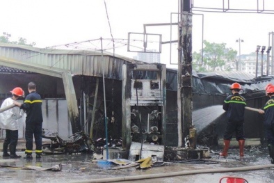 Trong cùng một ngày hai vụ cháy xe 7 chỗ và xe bồn nghiêm trọng xảy ra