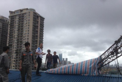 Cột thu phát sóng tòa nhà Thăng Long Ford gãy đổ trúng nhân viên tử vong