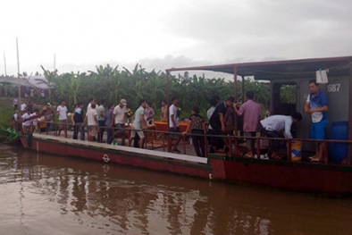 Hai ngày quần thảo sông Hồng đã thấy xác nạn nhân 8 tuổi vụ chìm tàu