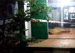 Bình Dương: Chồng lao vào đâm vợ và hàng xóm trong cơn 'điên tình'