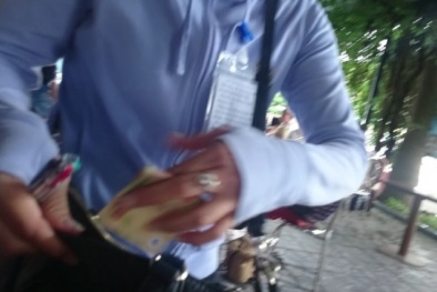 Quảng Ninh: ‘Cò vé’ lộng hành, lái tàu coi thường tính mạng hành khách?