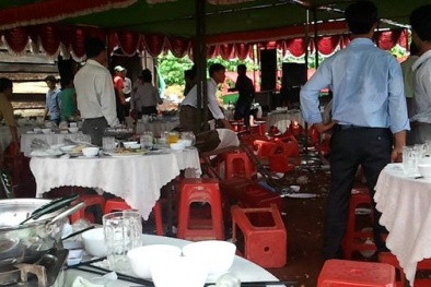 Đang hăng say trong tiếng nhạc sàn đám cưới thì bị chém điên cuồng