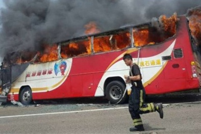 26 người Trung Quốc chết thảm do xe buýt bốc cháy ở Đài Loan